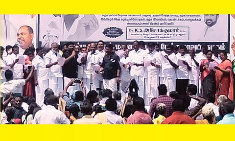 தி.மு.க. அரசை கண்டித்து அ.தி.மு.க. சார்பில் ஆர்ப்பாட்டம்