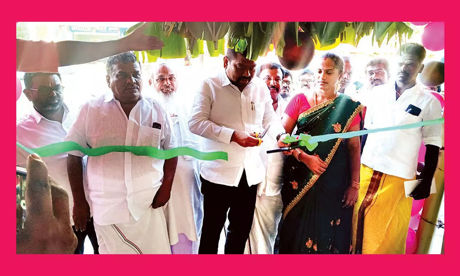 பயணிகள் நிழற்குடையை நவாஸ் கனி எம்.பி. திறந்து வைத்தார்.