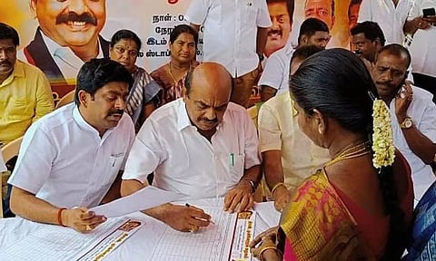 வாக்காளர் அடையாள அட்டை நகல் கேட்பதால் தி.மு.க. உறுப்பினர் சேர்க்கையில் தொய்வு