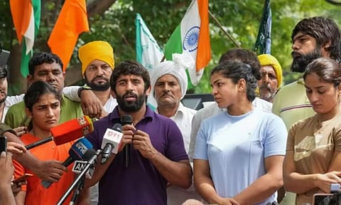 பதக்கங்களை இன்று கங்கையில் வீசும் மல்யுத்த வீரர்கள்