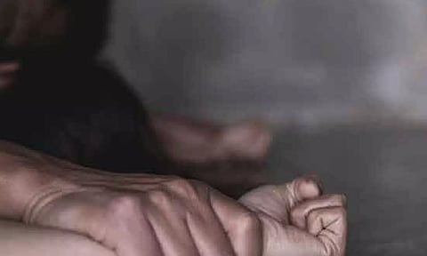கோவையில் 13 வயது சிறுமியை பாலியல் பலாத்காரம் செய்த வாலிபர்