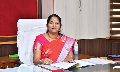 கோவை மாவட்ட வருவாய் அலுவலராக ஷர்மிளா பொறுப்பேற்பு