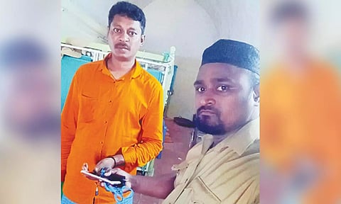 உரிய நபரிடம் ஒப்படைப்பு.