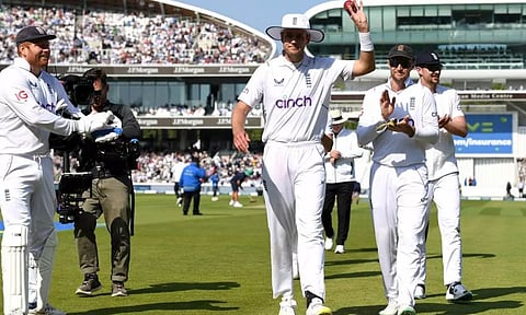 172 ரன்னில் சுருண்ட அயர்லாந்து.. இங்கிலாந்து சிறப்பான தொடக்கம்