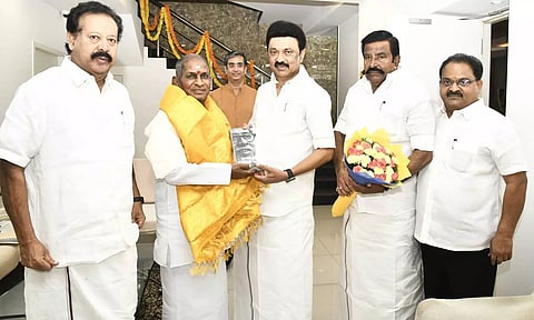 80வது பிறந்தநாள்: இளையராஜாவை நேரில் சந்தித்து முதலமைச்சர் மு.க.ஸ்டாலின் வாழ்த்து