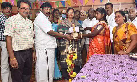 ெபரம்பலூர் கலெக்டர் அலுவலகத்தில் பனை-காதி கிராப்ட் பொருட்கள் விற்பனை அங்காடி