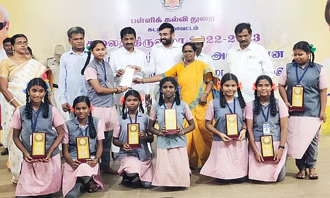 மாவட்ட மற்றும் மாநில அளவிலான போட்டிகளில் வெற்றி பெற்ற மாணவர்களுக்கு கலெக்டர் அருண் தம்புராஜ், அய்யப்பன் எம்.எல்.ஏ, மாநகர மேயர் சுந்தரி ராஜா, துணை மேயர் தாமரைச்செல்வன் ஆகியோர் பரிசுகளை வழங்கினர்.