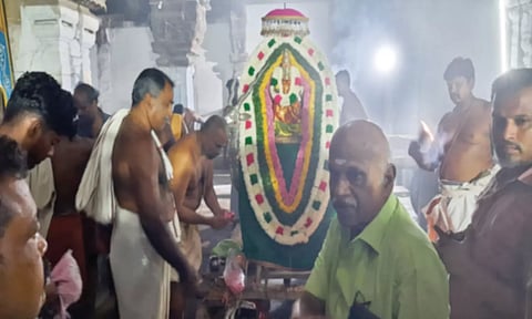 9-ம் நாள் திருவிழாவில் வெள்ளி கலைமான் வாகனத்தில்பகவதி அம்மன் வீதி உலா