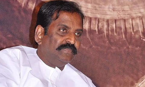 பெட்டிகளைப் போலவே இடிபாடுகளுக்குள் சிக்கி இதயக்கூடும் நொறுங்கிவிட்டது -வைரமுத்து வேதனை