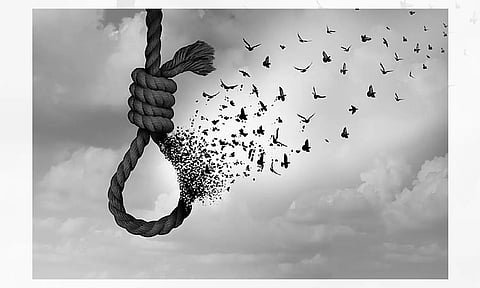 குளத்தில் குதித்து வாலிபர் தற்கொலை