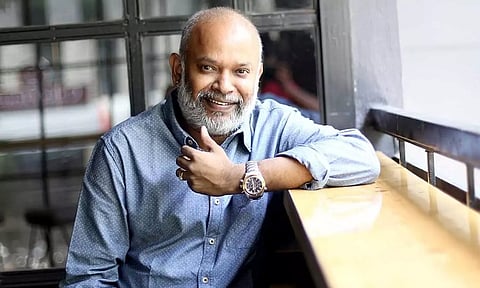 என்ன தொட்டு தொட்டு பாக்குறான்.. வெங்கட் பிரபு வெளியிட்ட எஸ்.ஜே.சூர்யா பட டிரைலர்