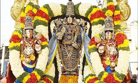 ஜேஷ்டாபிஷேகம் 2-வது நாள்: மலையப்பசாமி முத்துக்கவச அலங்காரத்தில் வீதிஉலா