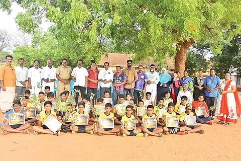 முகாமில் கலந்து கொண்டவர்களை படத்தில் காணலாம்.