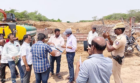 கால்வாய்களை சீரமைக்க வேண்டும்- கலெக்டர்