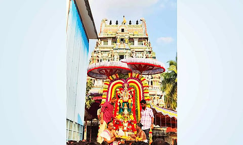 கருட சேவை ஊர்வலம்