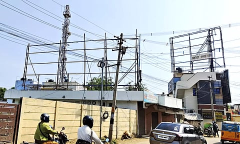கோவையில் ஒரே நாளில் 85 விளம்பர பலகைகள் அகற்றம்