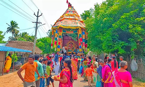 சவுரிராஜபெருமாள் கோவிலில் தேரோட்டம் நடந்தது.