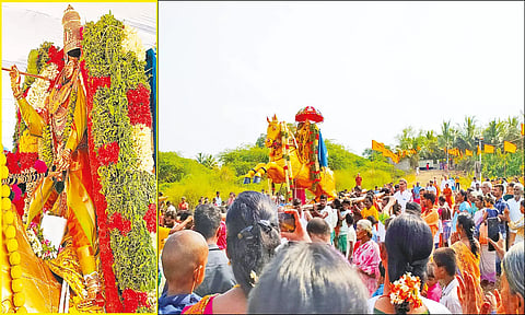 வைகை ஆற்றில் குதிரை வாகனத்தில் இறங்கிய சுந்தரராஜபெருமாளை படத்தில் காணலாம். (உள்படம்: சிறப்பு அலங்காரத்தில் சுந்தரராஜபெருமாள்)