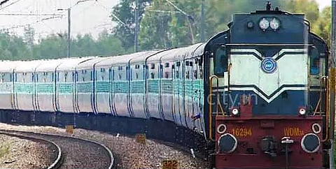 ராமேசுவரத்திற்கு இயக்கப்படும் ரெயில் பெட்டிகளில் சுகாதார சீர்கேடு