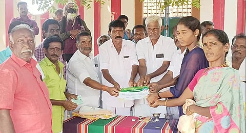 மாணவ-மாணவிகளுக்கு ஊக்கத்தொகை