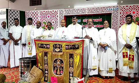மேட்டூர் பரி திரித்துவ ஆலய பிரதிஷ்டை பண்டிகை- மனோஜ் பாண்டியன் எம்.எல்.ஏ. பங்கேற்பு