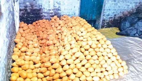 பரமத்திவேலூர் பகுதியில் உற்பத்தி அதிகரிப்பால் வெல்லம் விலை வீழ்ச்சி