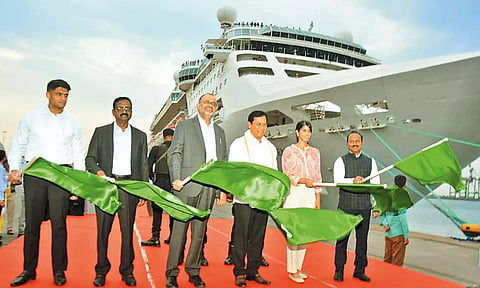 சென்னை-இலங்கை இடையே பயணிகள் கப்பல்: மத்திய மந்திரி தொடங்கி வைத்தார்