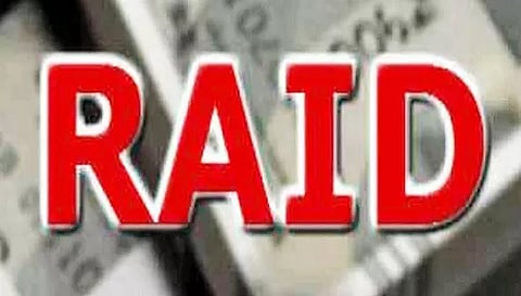 விழுப்புரத்தில் பெண் ஐ.ஏ.எஸ். அதிகாரியின் பெற்றோர் வீட்டிலும் சோதனை