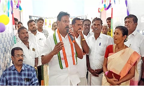 மூலைக்கரைப்பட்டி அரசு ஆரம்ப சுகாதார நிலையத்தில் மருத்துவ சேவையை தொடங்கி வைத்து ரூபி மனோகரன் எம்.எல்.ஏ. பேசிய போது எடுத்தபடம்.