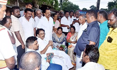 சேதமான வீடுகள்-மின்கம்பங்களை சீரமைக்க நடவடிக்கை எடுக்கப்படும்