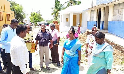 வளர்ச்சி திட்ட பணிகளை கலெக்டர் வளர்மதி ஆய்வு செய்த காட்சி.