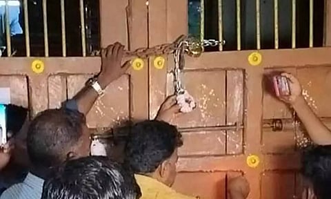 கோவிலை பூட்டி சீல் வைப்பு- மேல்பாதியில் 2-வது நாளாக போலீஸ் குவிப்பு