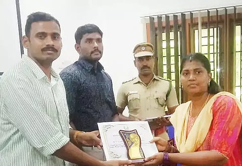 மாணவர்களுக்கு பரிசளிப்பு விழா