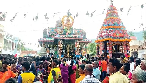 இடையப்பட்டி மாரியம்மன் கோவில் தேரோட்டம் நடைபெற்றபோது எடுத்த படம்..
