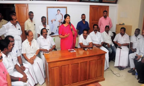 அரசின் சாதனைகளை மக்களிடம் எடுத்துக்கூறி நாடாளுமன்ற தேர்தலுக்கான பணியை தீவிரப்படுத்த வேண்டும்