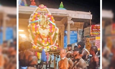 கள்ளபிரான் கோவிலில் கருடசேவை நிகழ்ச்சி நடைபெற்ற காட்சி.