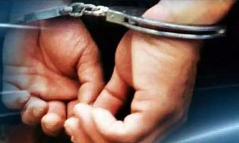ரேஷன் அரிசி கடத்திய வழக்கில் கைதான 2 பேர் சிறையில் அடைப்பு