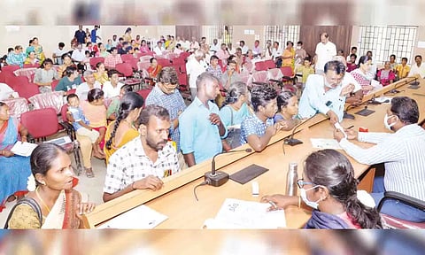 மாற்றுத்திறனாளிகள் மருத்துவ முகாம் நடைபெற்ற காட்சி.