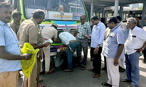 105 அரசு, தனியார் பஸ்களில் வட்டார போக்குவரத்து அதிகாரிகள் ஆய்வு