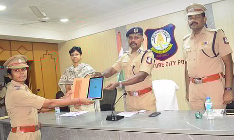 கோவையில் கடந்த ஆண்டை விட இந்த ஆண்டு விபத்துக்கள் குறைந்துள்ளது- போலீஸ் கமிஷனர் பாலகிருஷ்ணன் பேட்டி