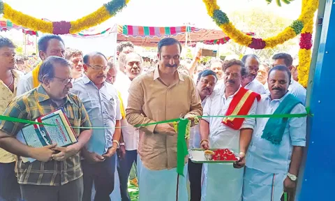 இறகுப்பந்து உள் விளையாட்டு அரங்கத்தை அன்புமணி ராமதாஸ் எம்.பி. திறந்து வைத்தார்.