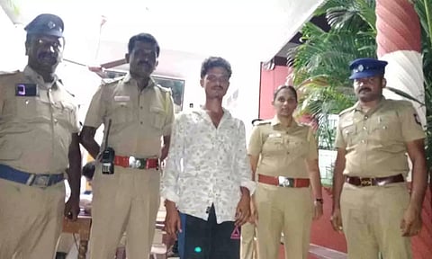  கைது செய்யப்பட்ட விஜயகுமார்.