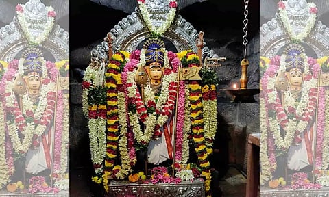  முருகப்பெருமானுக்கு சிறப்பு அலங்கார பூஜைகள் நடைபெற்ற காட்சி.