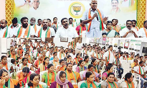 மாநில துணைத்தலைவர் கனகசபாபதி சிறப்பு விருந்தினராக பங்கேற்று பேசிய காட்சி.