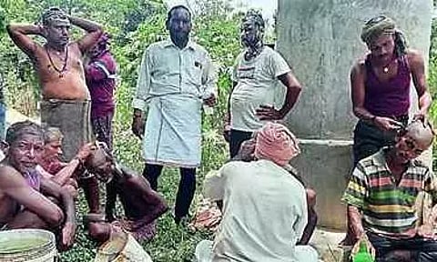 நாட்டையே உலுக்கிய ரெயில் விபத்து நடந்த பகுதியில் பலியானவர்களுக்கு 10-ம் நாள் காரியம் நடத்திய கிராம மக்கள்