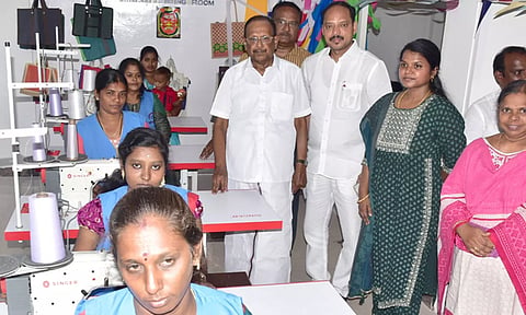 புதுக்கோட்டையில் நவீன சலவையகம்-ஆயத்த ஆடையகம்