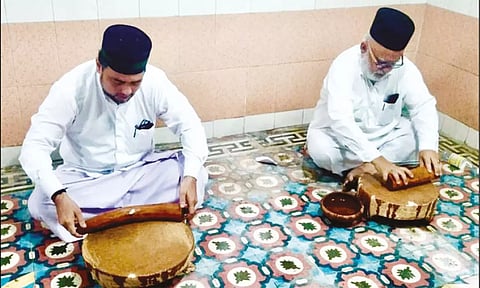 கந்தூரி விழாவை முன்னிட்டு நாகூர் தர்காவில் சந்தனம் அரைக்கும் பணி தொடங்கியது