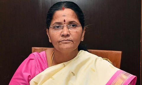 பெண்ணுக்கு பணி நியமன ஆணை-கலெக்டர் வழங்கினார்