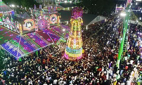 இன்று அதிகாலை விமரிசையாக நடந்தது ஏர்வாடி தர்கா சந்தனக்கூடு ஊர்வலம்