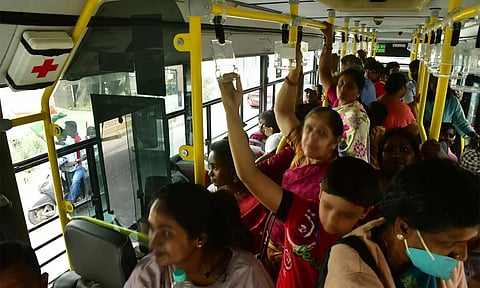 கர்நாடகத்தில் ஒரே நாளில் 51.52 லட்சம் பெண்கள் இலவச பயணம்